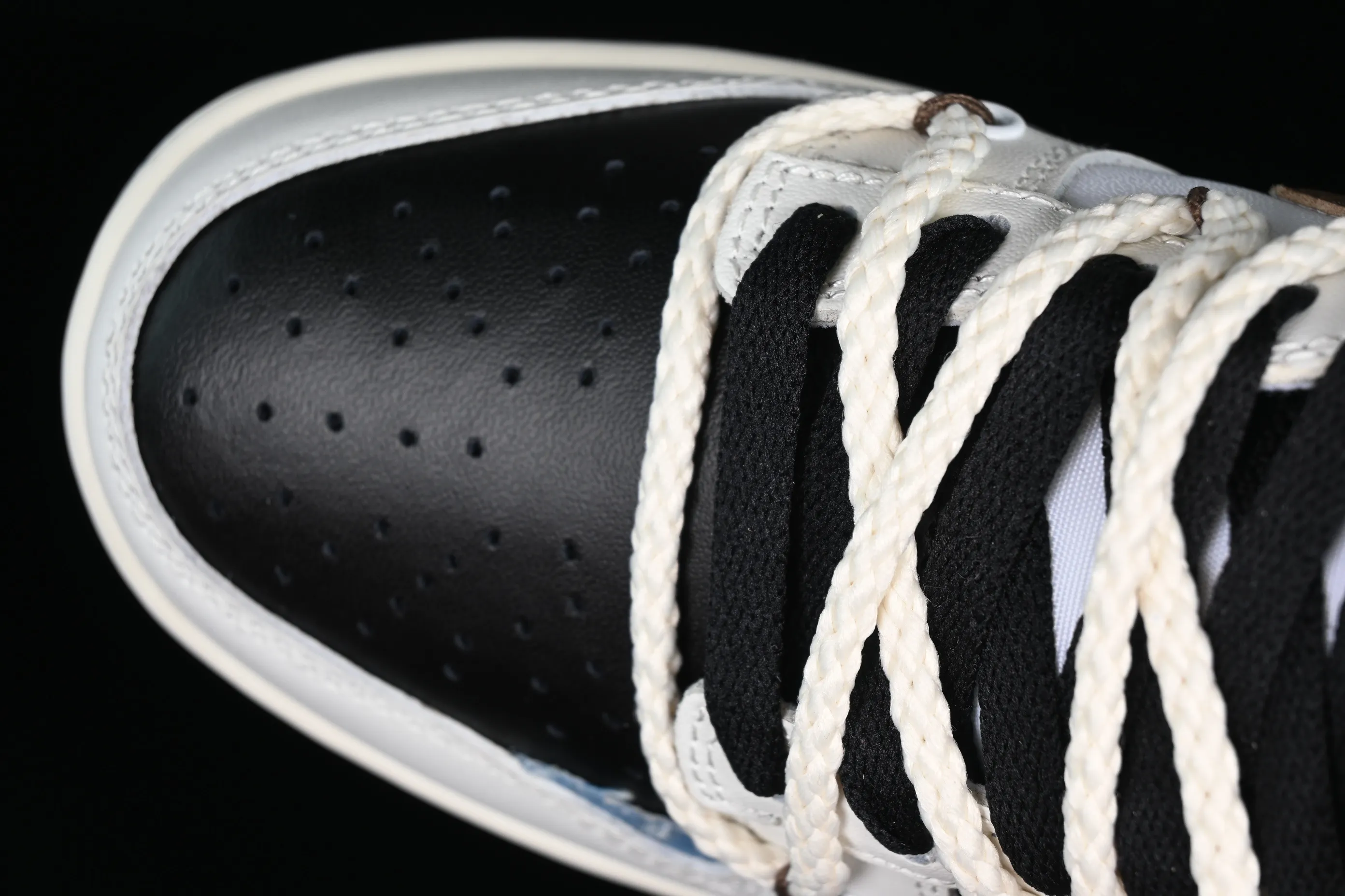 All Categories Nk SB Dunk Series Nk SB Dunk Low Low-top sneakers Nk Dunk Low College style Denim deconstruction Hand-stitched Customized SB strap low-top casual sneakers DD1391-100